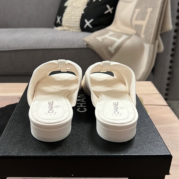 Chanel lambskin sandals, Size 36 - Picture 7 of 10